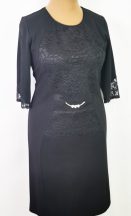 Fekete színű, csipke rátéttel díszített ruha 46-52