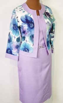 Felső része, elől fehér alapon színes mintás, díszcsatos ruha 42-56