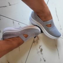   Világosszürke színű, lábfejnél nyitott, anyagában mintás, belebujós, könnyű, nyári, női sportcipő 36-41