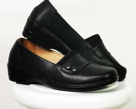 Elől díszített, teletalpú cipő  37-42