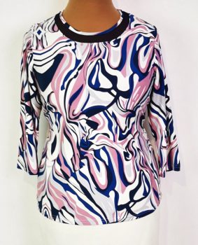 Kerek nyakú, 3/4-es ujjú, fehér alapon kék-mályva színű mintás, nyaknál díszített, pamutos anyagú felső L-4XL