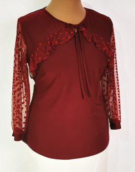 Elől-hátul bordó színű mintás, nyaknál muszlin fodorral díszített felső 42-52