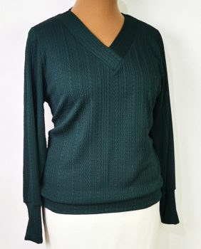 "V" nyakú, hosszú, sötétzöld színű, anyagában mintás, selymes anyagú alkalmi felső 42-52