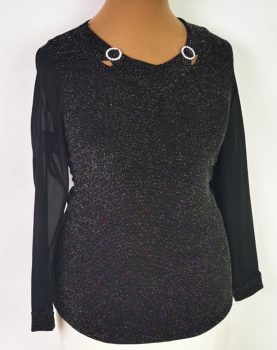 "V" nyakú, 3/4-es tüllös ujjú, fekete színű, elől-hátul ezüstösen csillogó, nyaknál díszített alkalmi felső 46-52
