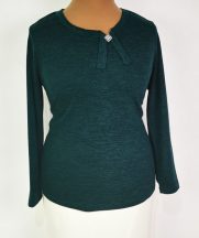   "V" nyakú, hosszú ujjú, sötétzöld színű, nyaknál díszített, alkalmi felső 46-52