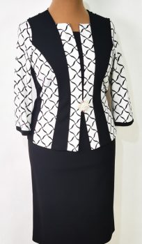 Csinos nyakú, 3/4-es ujjú, fekete alapon, fehér színű mintával díszített, selymes anyagú ruha, ajándék brossal 44-52