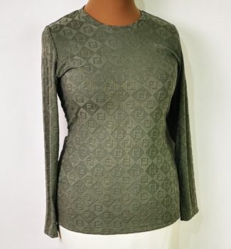 Kerek  nyakú, hosszú ujjú, khaki zöld színű, anyagában mintás, gépi kötött anyagú felső L-4XL