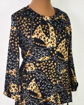 Fekete alapszínen, barna-szürke, leopárd mintával díszített felső 42-52
