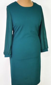 Kerek nyakú, hosszú ujjú, muszlin ujjú, nagyon szép sötétzöld színű, selymes anyagú ruha 46-52