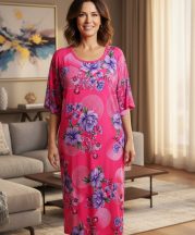   Kerek nyakú, rövid ujjú, lefelé bővülő,  pink alapon, kék-zöld színű mintás, könnyű anyagú ruha 2XL/4XL