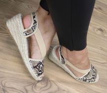   Könnyű, nyári, gumipántos, barna-bézs színű, teletalpú szandál, sarok magasság 6 cm, 36-41