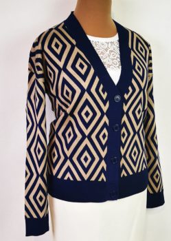 "V" nyakú, gépi kötött, rombusz mintával díszített kardigán 44/46-50/52