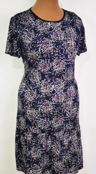Elől-hátul sötétkék alapon,  apró fehér-rózsaszín színű mintával díszített, alkalmi ruha 42-50