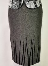   Szürke  alapszínű, fekete mintával díszítet szoknya 44-54