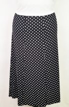   Fekete alapszínű, fehér pöttyös mintával díszített szoknya 44-52